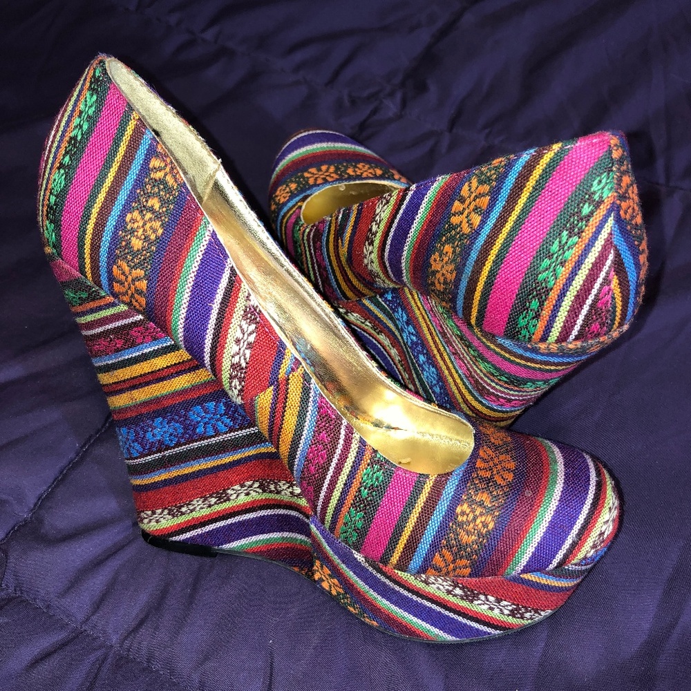 Dramatic bright heels/wedges.  SOXTAB.  Size 7.